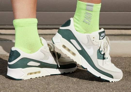 “Vintage Green” Composes The Latest Women’s Nike Air Max 90
