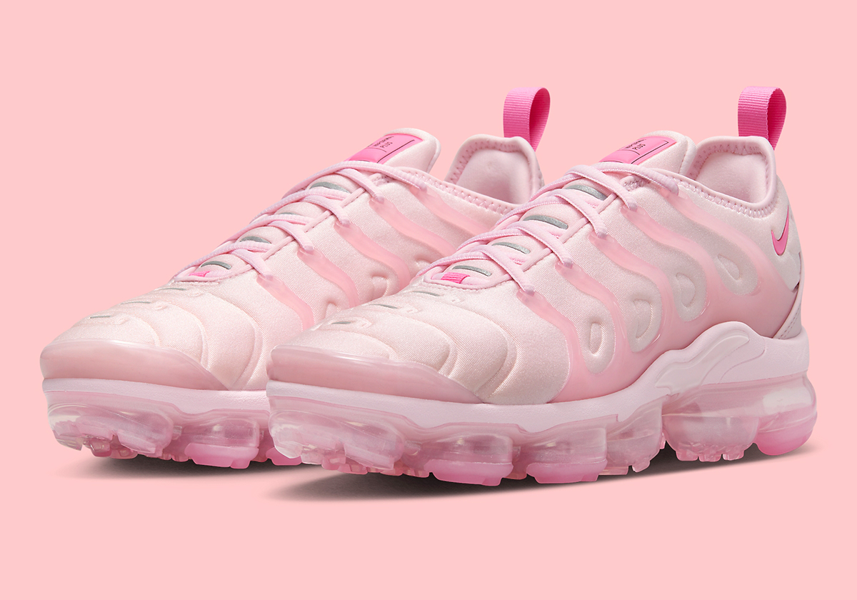 Nike S Vapormax Plus Gets A Barbie Pink Update Sneaker News