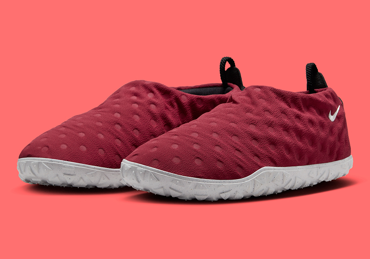 A New Nike ACG Moc Surfaces In "Team Red"