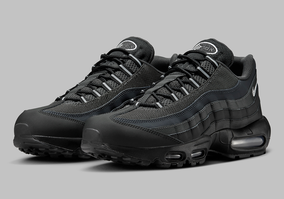 The soles Nike Air Max 95 Goes Into Stealth Mode