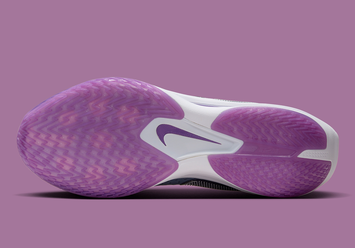Nike Gt Cut 3 Sacai y KAWS reinventan un modelo mítico de Nike Dv2913 400 9