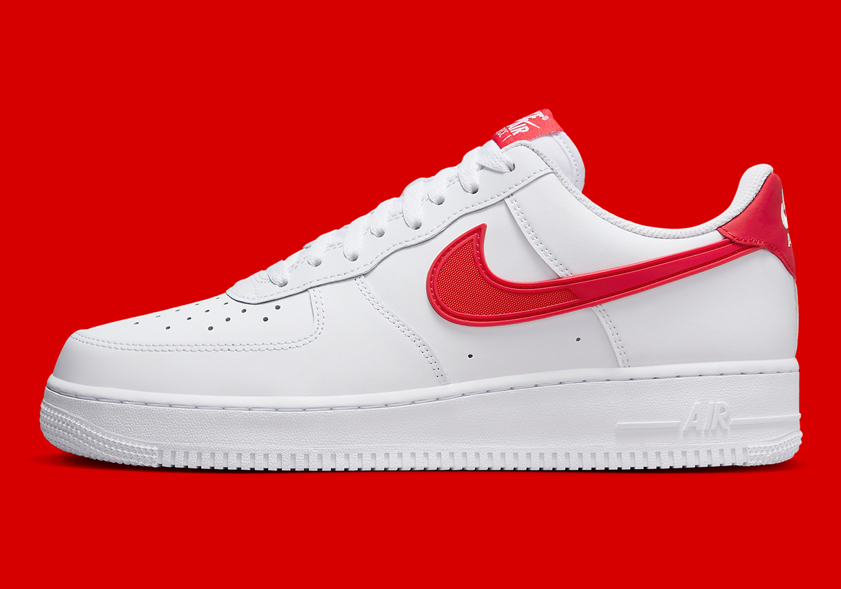 The Nike Air Force 1 Low Wears Red 