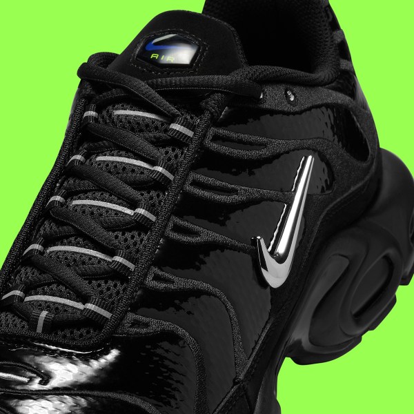 airmax plus black volt