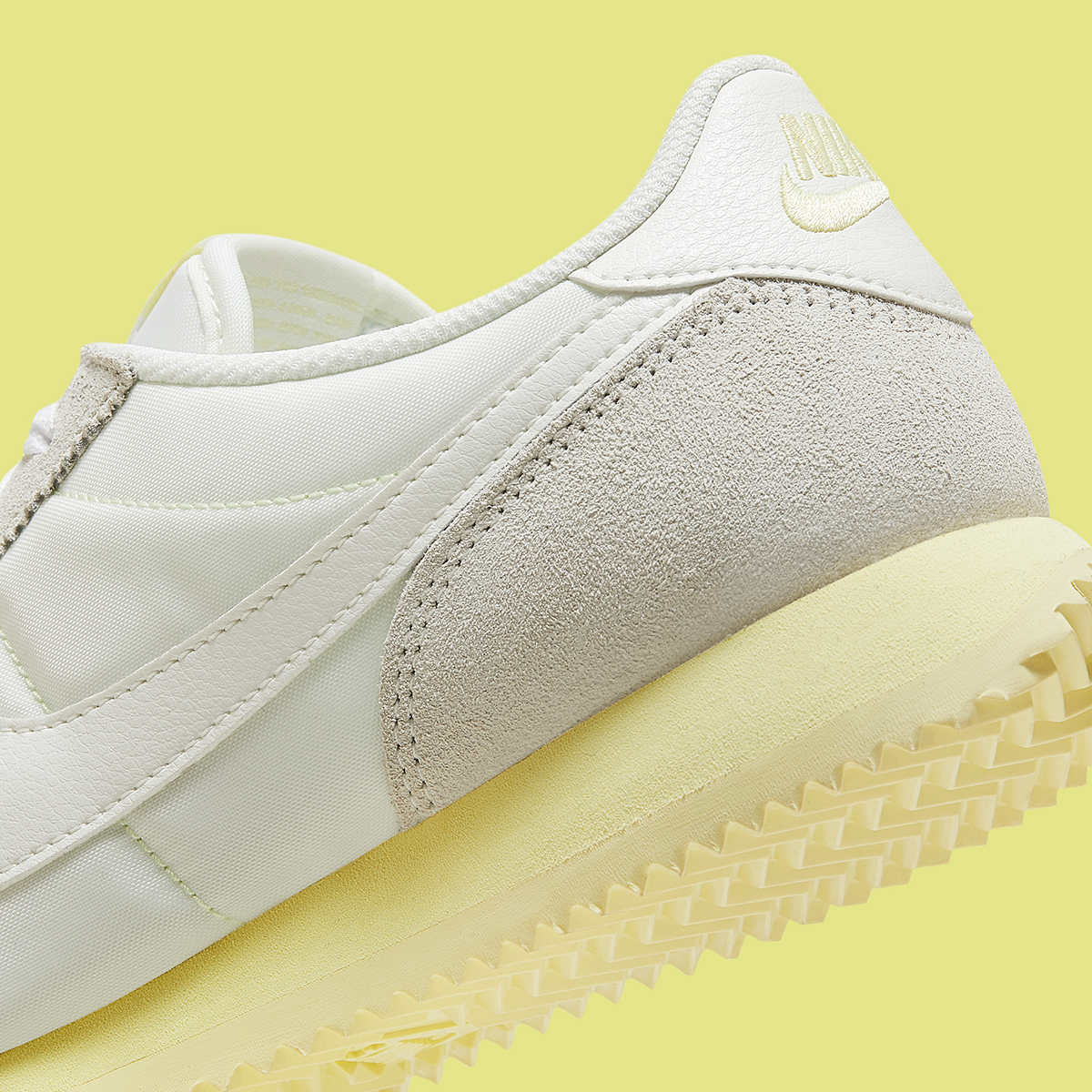 Nike clous Cortez White Pale Yellow Hf6410 118 1