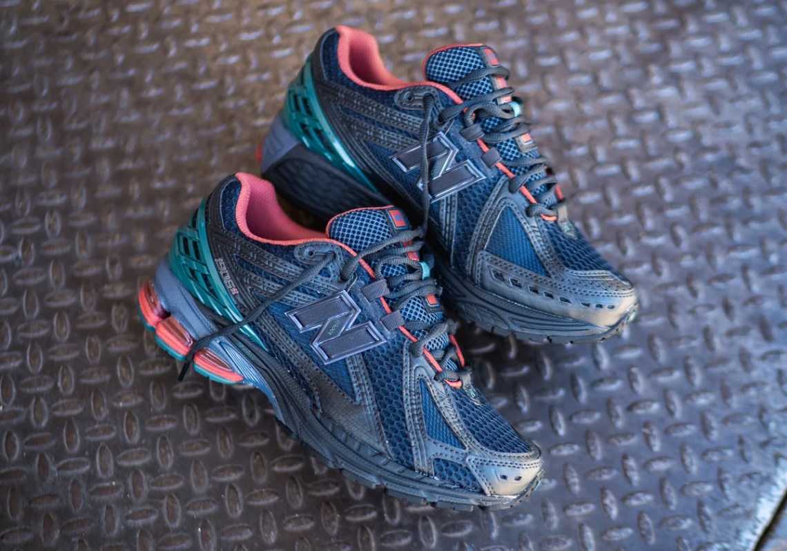 New Balance 1906R  display picture 3