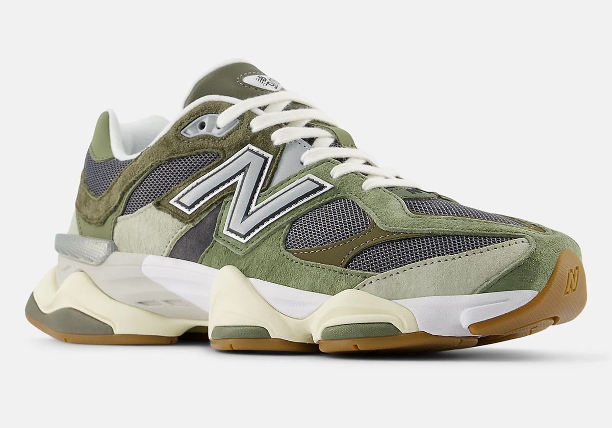 The NEW BALANCE M1530 BKBLACK WIDTH Wears Mixed Green Suede Overlays