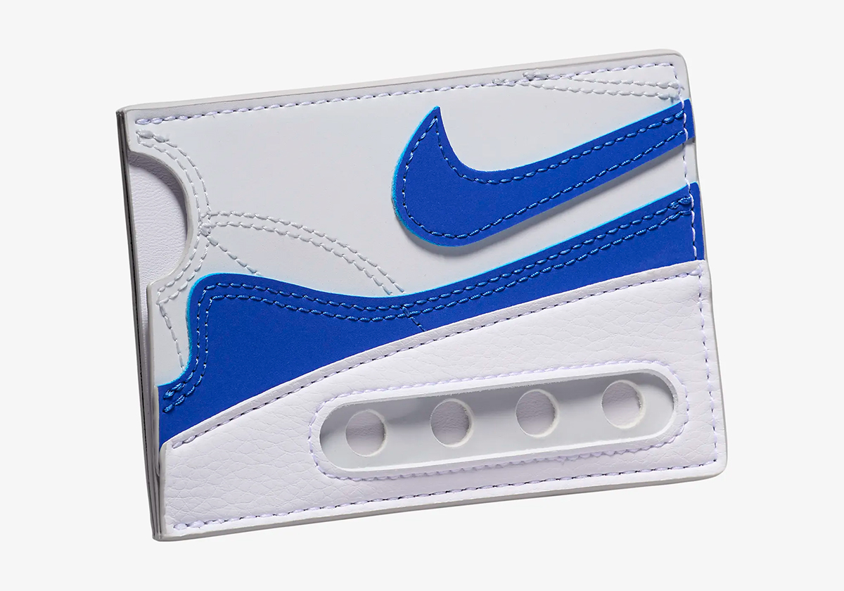 Marcin Gortat wearing the Nike Hyperize 1 Royal Wallet
