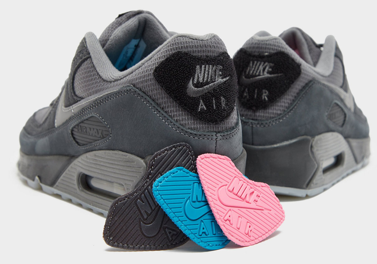 Another nike bracelet Air Max 90 "Velcro" Appears With Removable Patches