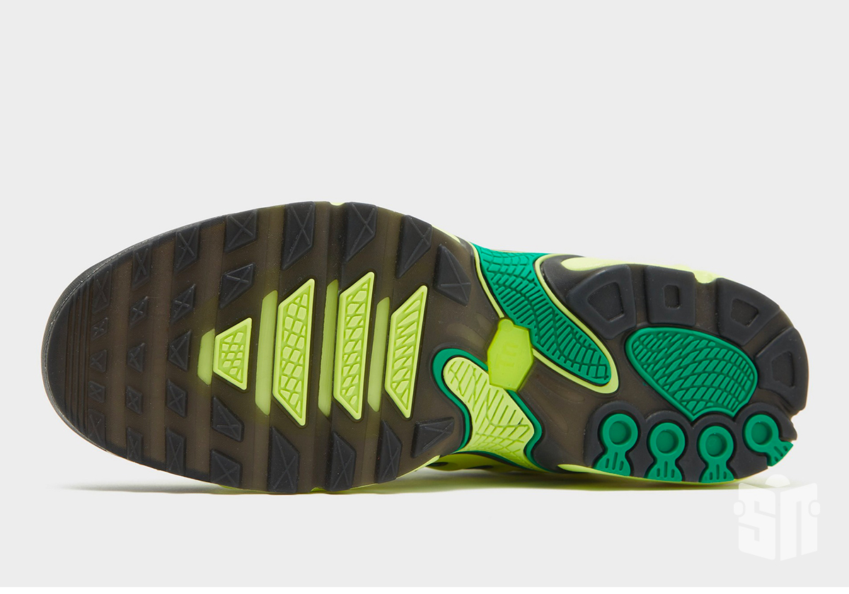 The Nike Officially Joins the Air Max Running Club Plus Drift Light Lemon Twist Black Stadium Green Fd4290 700 2