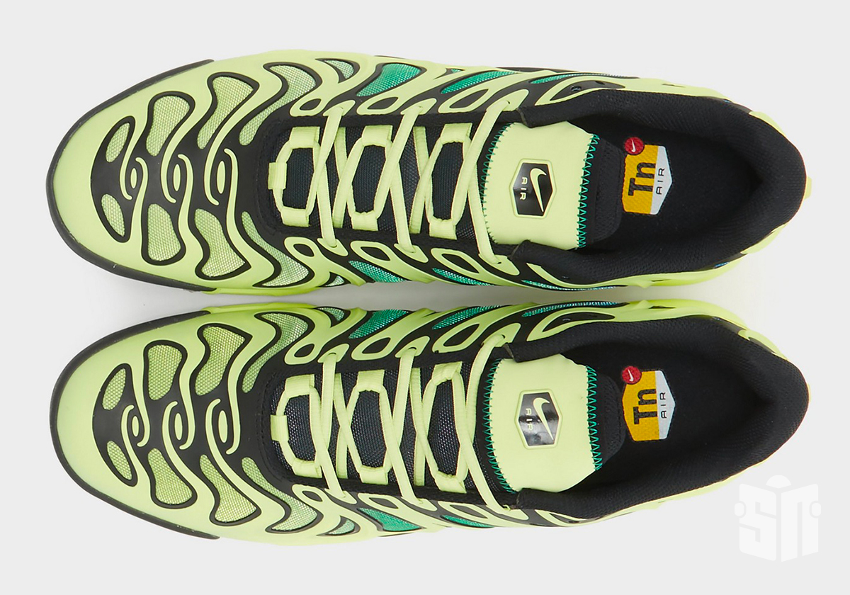 The Nike Officially Joins the Air Max Running Club Plus Drift Light Lemon Twist Black Stadium Green Fd4290 700 4