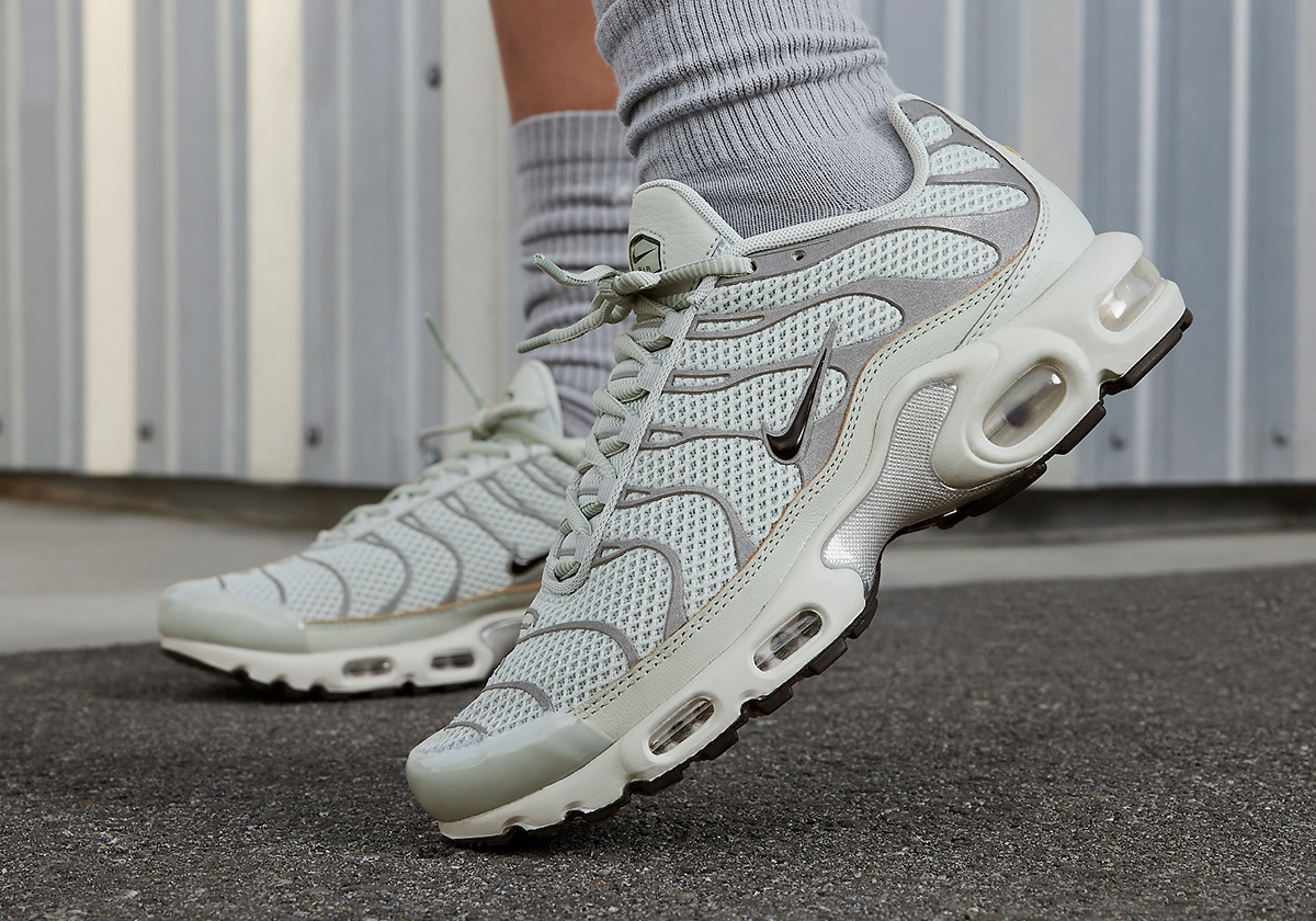 A Greyscale Nike Air Max Plus Emerges For A Women's Release