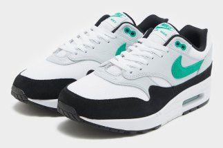 nike ar max 1 malachite black white 3