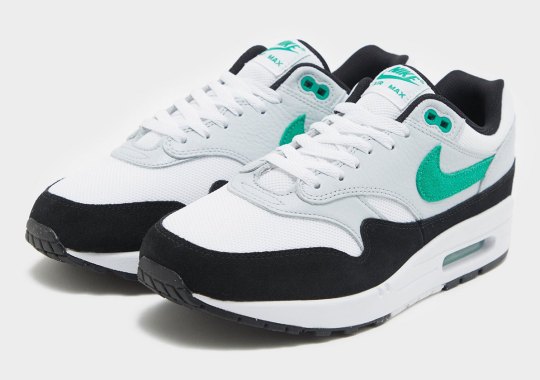 nike ar max 1 malachite black white 3