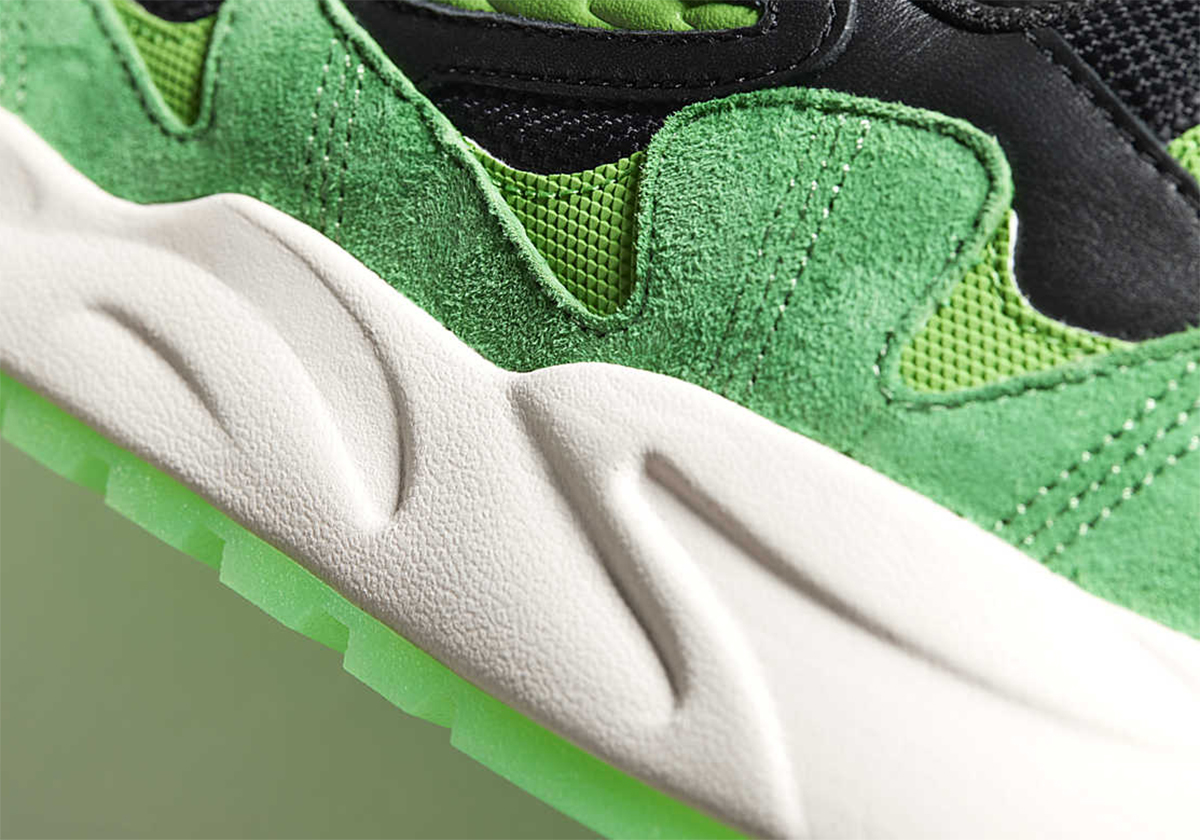 Saucony Saucony Originals will once again join hands with Feature to unveil the Shamrock S70800 1 2