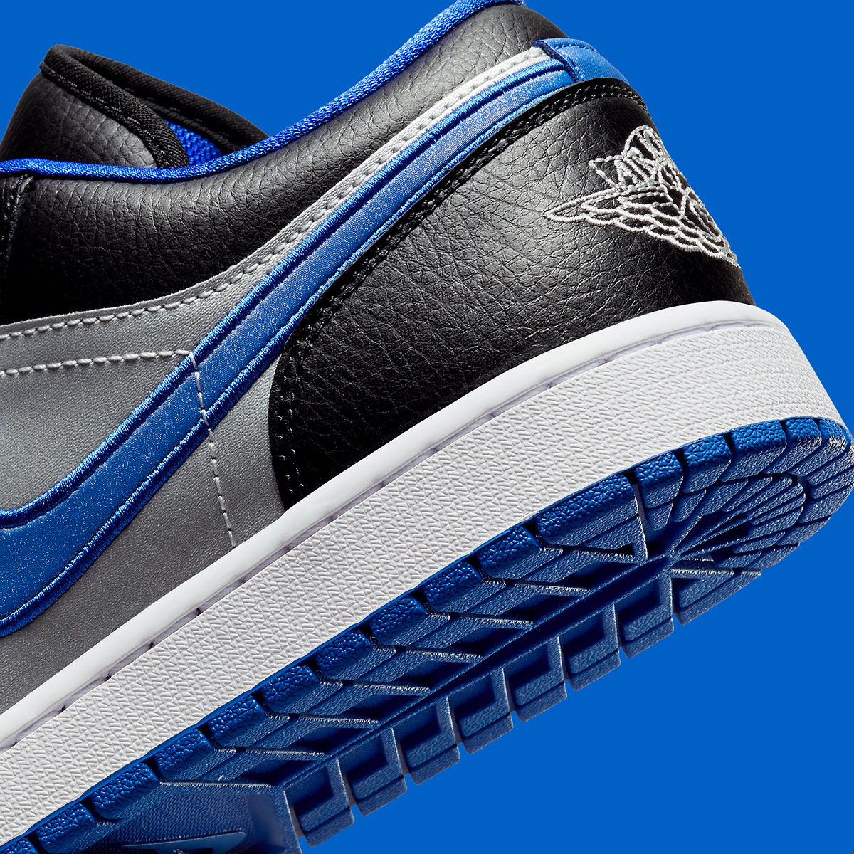 metallic jordan 1 low