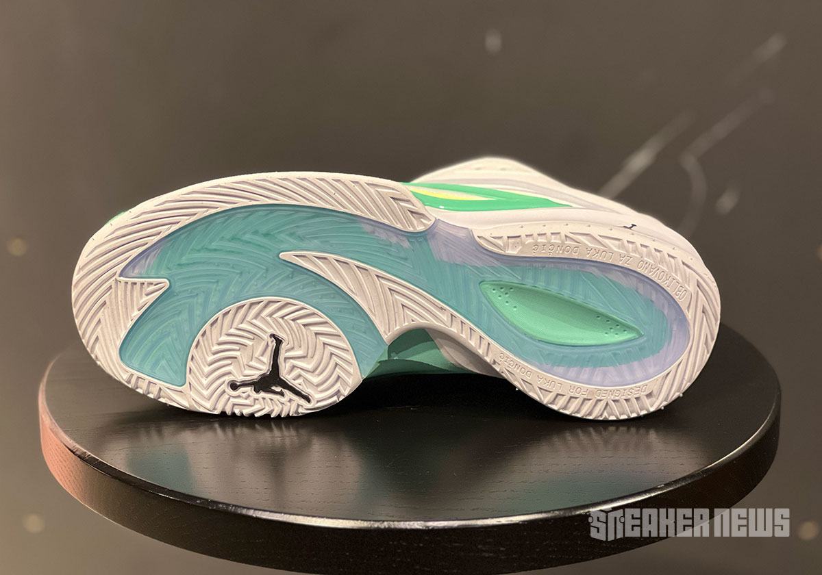 Nike Air Jordan 12 Retro Black Concord CT8013-005 Release Date 5