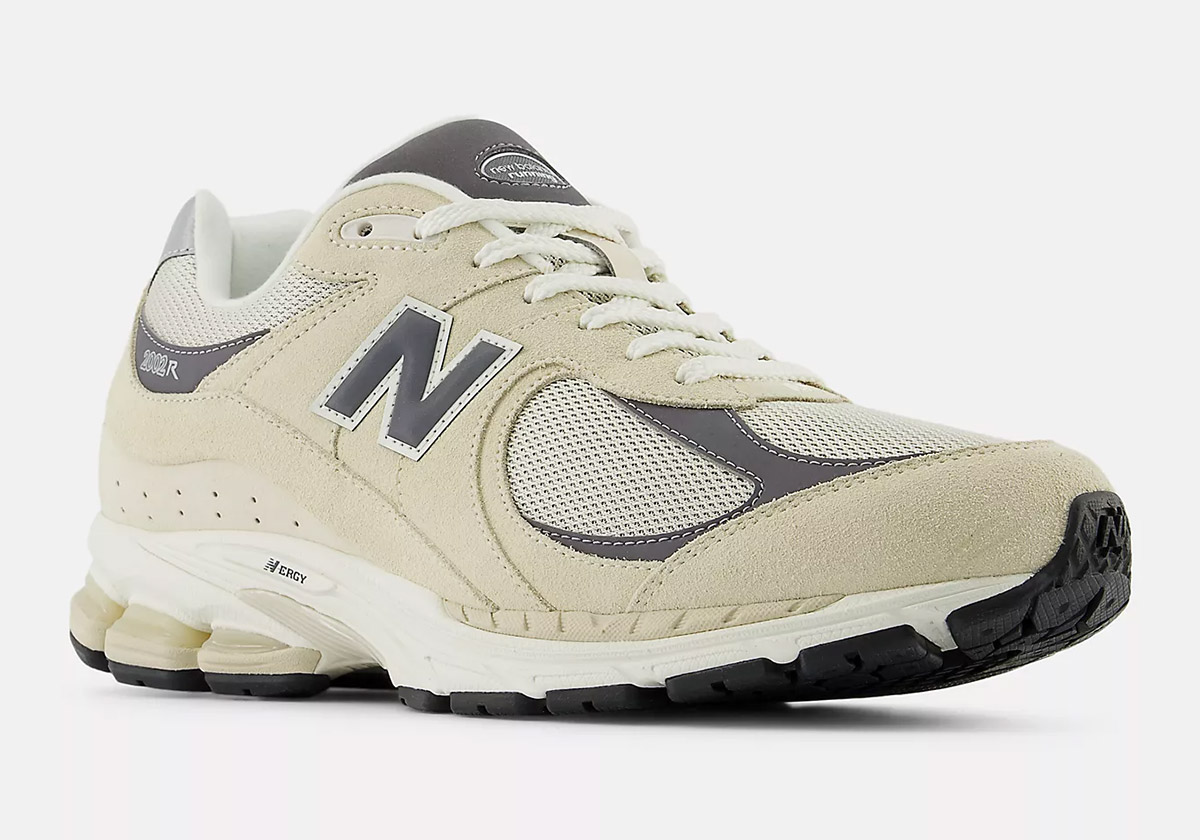 The New Balance 420 Re-Engineered Black White Lightens Up For Spring In “Sandstone”