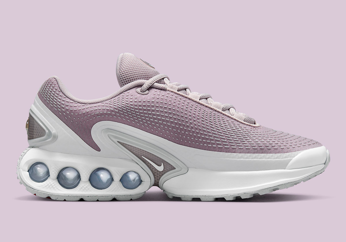 Nike The lovely ladies from Liberty London have been laying lavish patterns on some of Nike's most 90 Kadın Mavi Sneaker White Platinum Violet Fj3145 004 Release Date 4