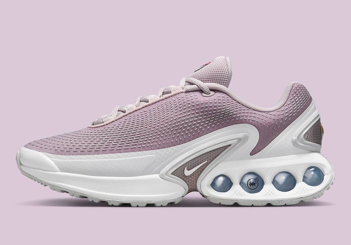 Nike The lovely ladies from Liberty London have been laying lavish patterns on some of Nike's most 90 Kadın Mavi Sneaker White Platinum Violet Fj3145 004 Release Date 8