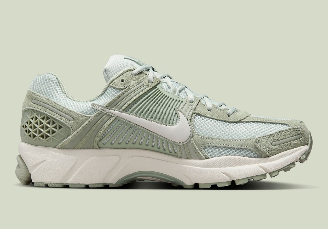 Nike Zoom Vomero 5 in Jade Horizon and Phantom NEW Nike Zoom Vomero 5 Men main image 2
