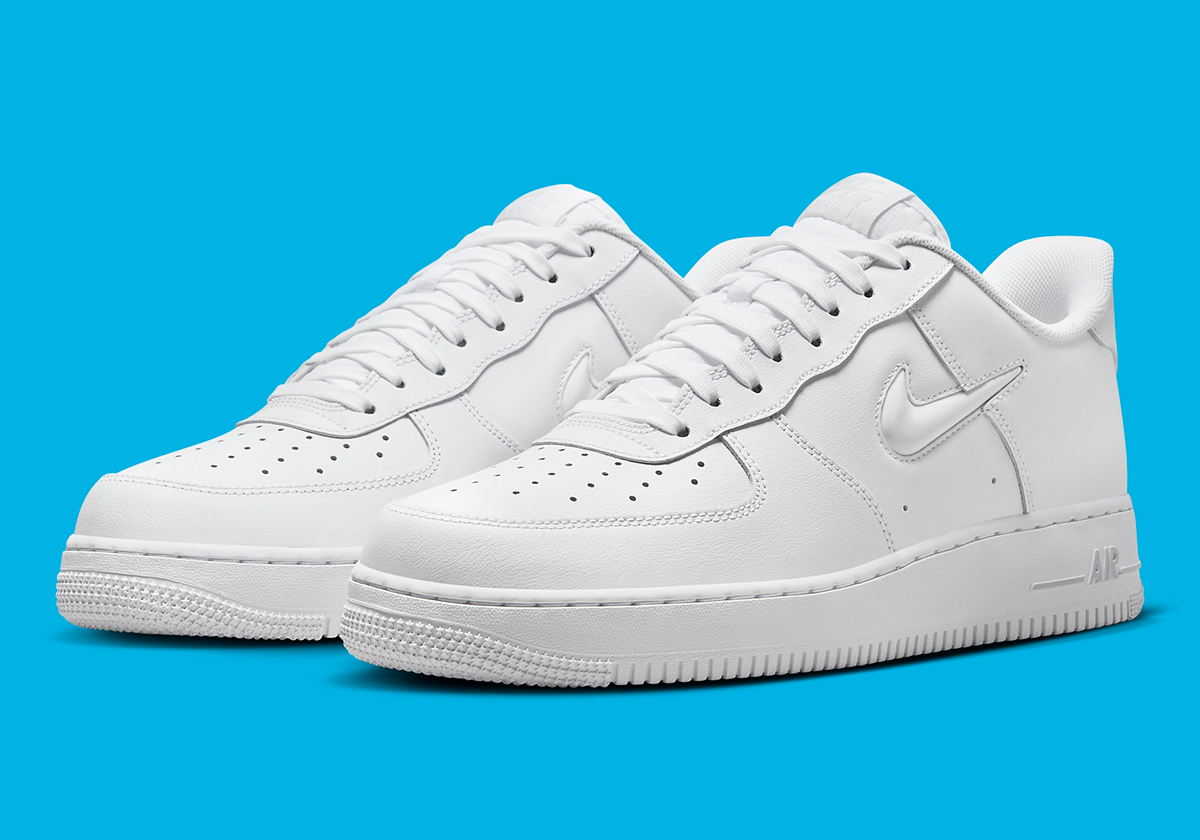 The nike lunar force 1 ns hi prm teal gold dress boots Jewel Cleans Up In Triple White