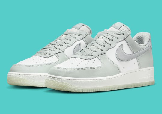 The WDH4401-102 nike Air Force 1 Presents A Steely Mix of Gray