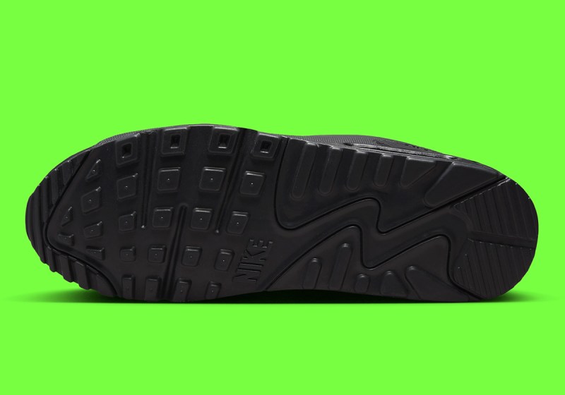 striped nike air max