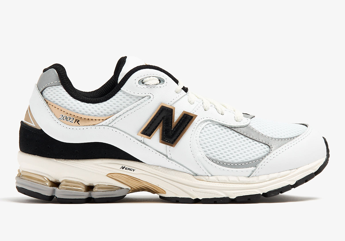 new balance 2002r white black and gold