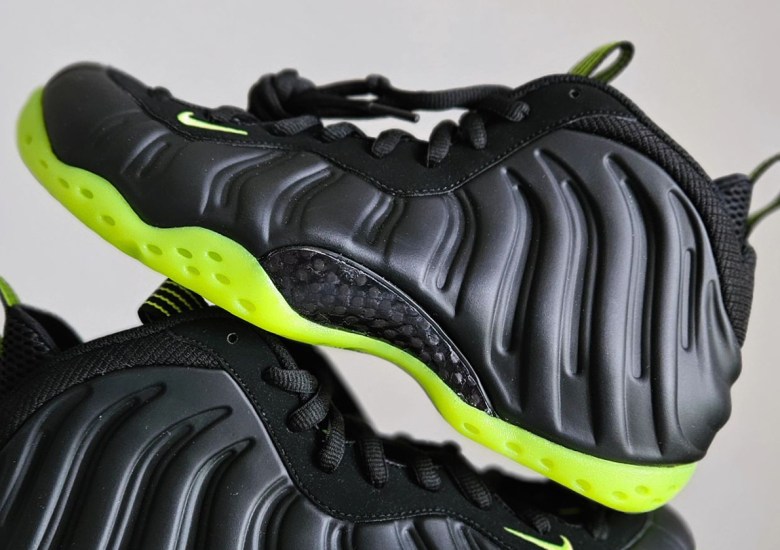 foamposite volt black 2021