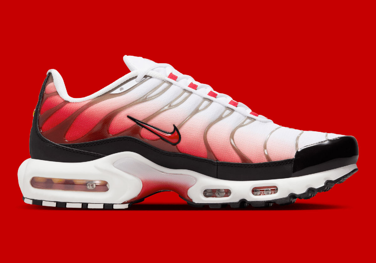 Nike air max plus white gym red best sale