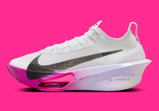 The hybride Nike AlphaFly 3 "Hyper Pink" Isn't For Blending Into The Crowd