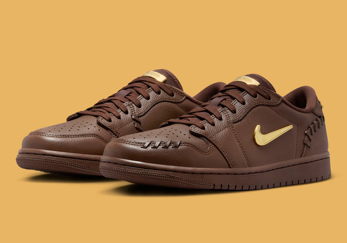 “Cacao Wow” Engulfs The Luxury-Like Air Jordan 1 Low Method Of Make