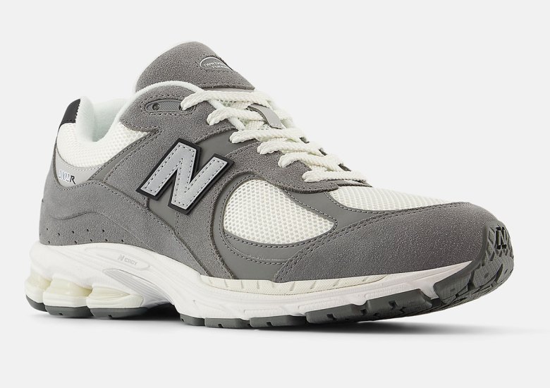 new-balance-2002r-grey-white- 