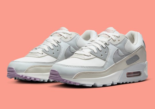 The Women’s Nike Air Max 90 Works In “Light Violet” Accents