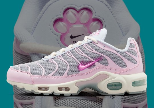 The Bubble "Paw Print" Pops Up On The Nike Air Max Plus