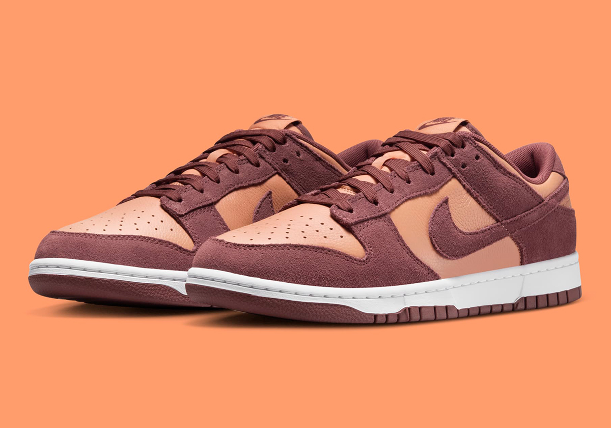 The Nike Dunk Low SE Dresses Up In "Amber Brown/Dark Pony"