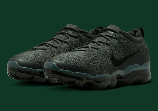 "Dark Spruce" Mutes The Nike Vapormax Flyknit 2023