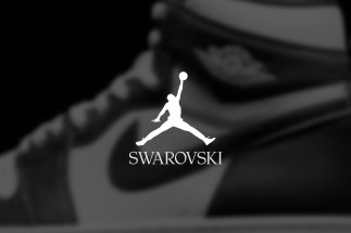 zapatillas de running Nike constitución media moradas