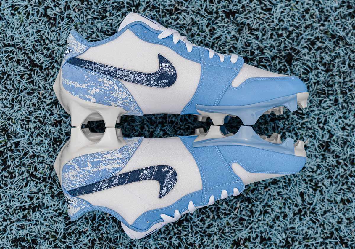 UNC Football Flaunts An Air Jordan 1 Low Cleat PE