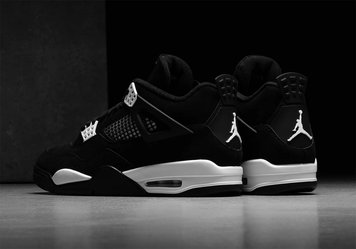 Air Jordan 4 White Thunder Store List 1