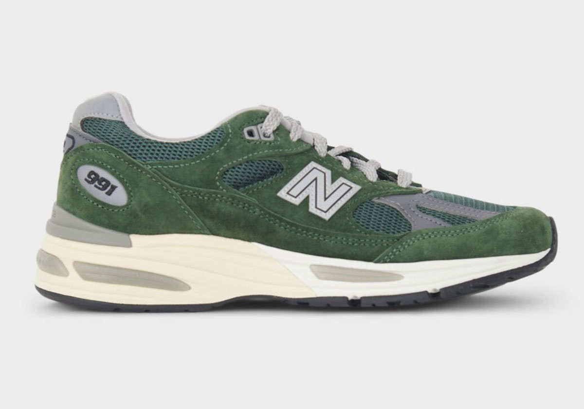 “Kombu” Green Overtakes The New Balance 991v2