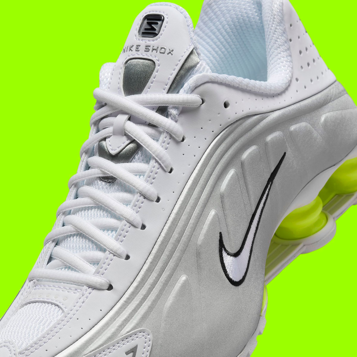 nike shox r4 white metallic silver volt ar3565 102 2