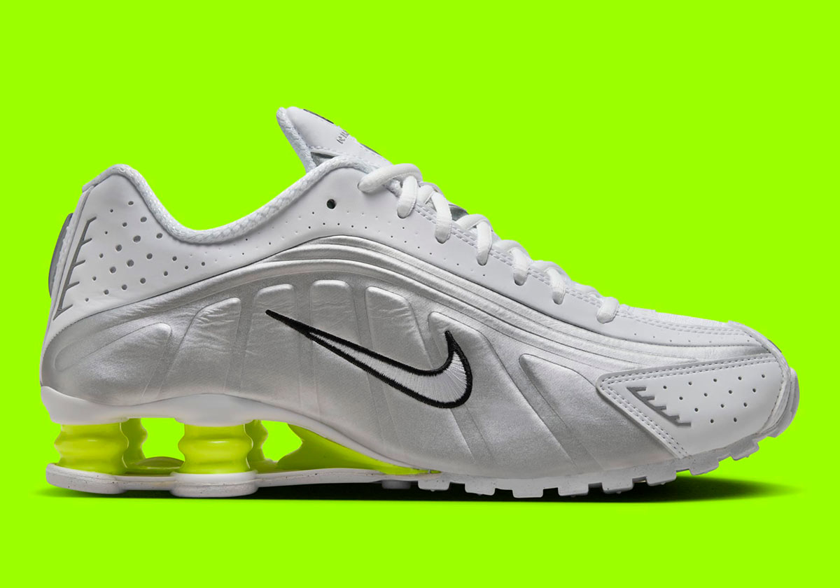 nike shox r4 white metallic silver volt ar3565 102 7