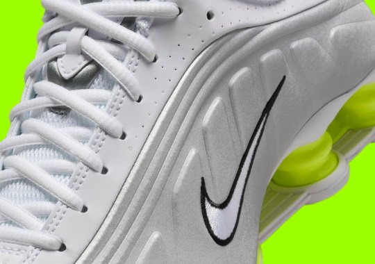 nike shox r4 white metallic silver volt ar3565 102 9