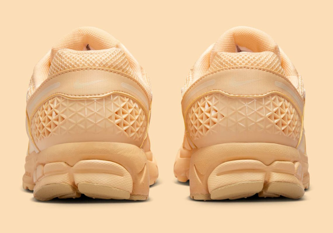 Nike Zoom Vomero 5  display picture 3