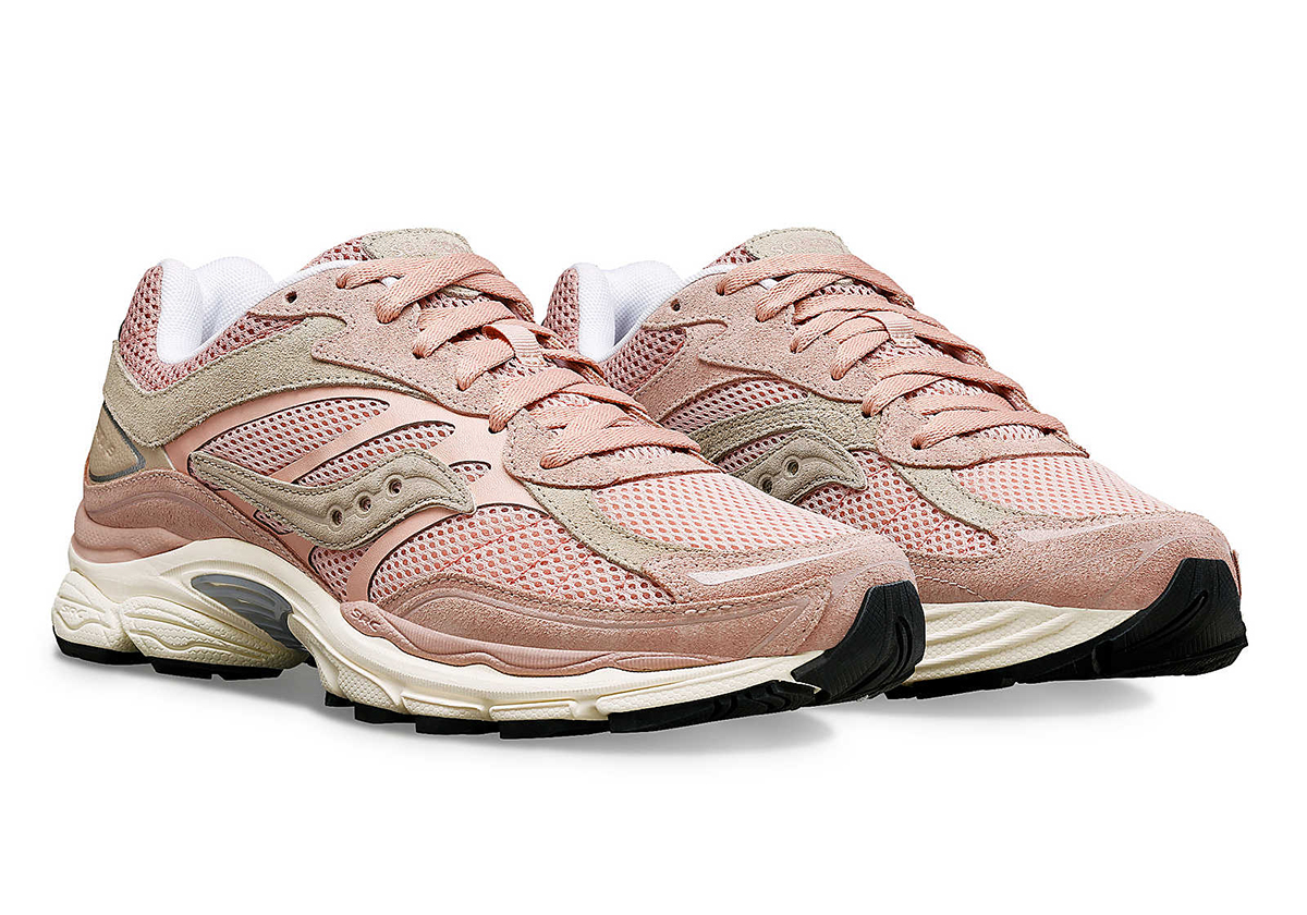 The Saucony Pro Grid Omni 9 Cooks Up A “Pink/Cream” Combo