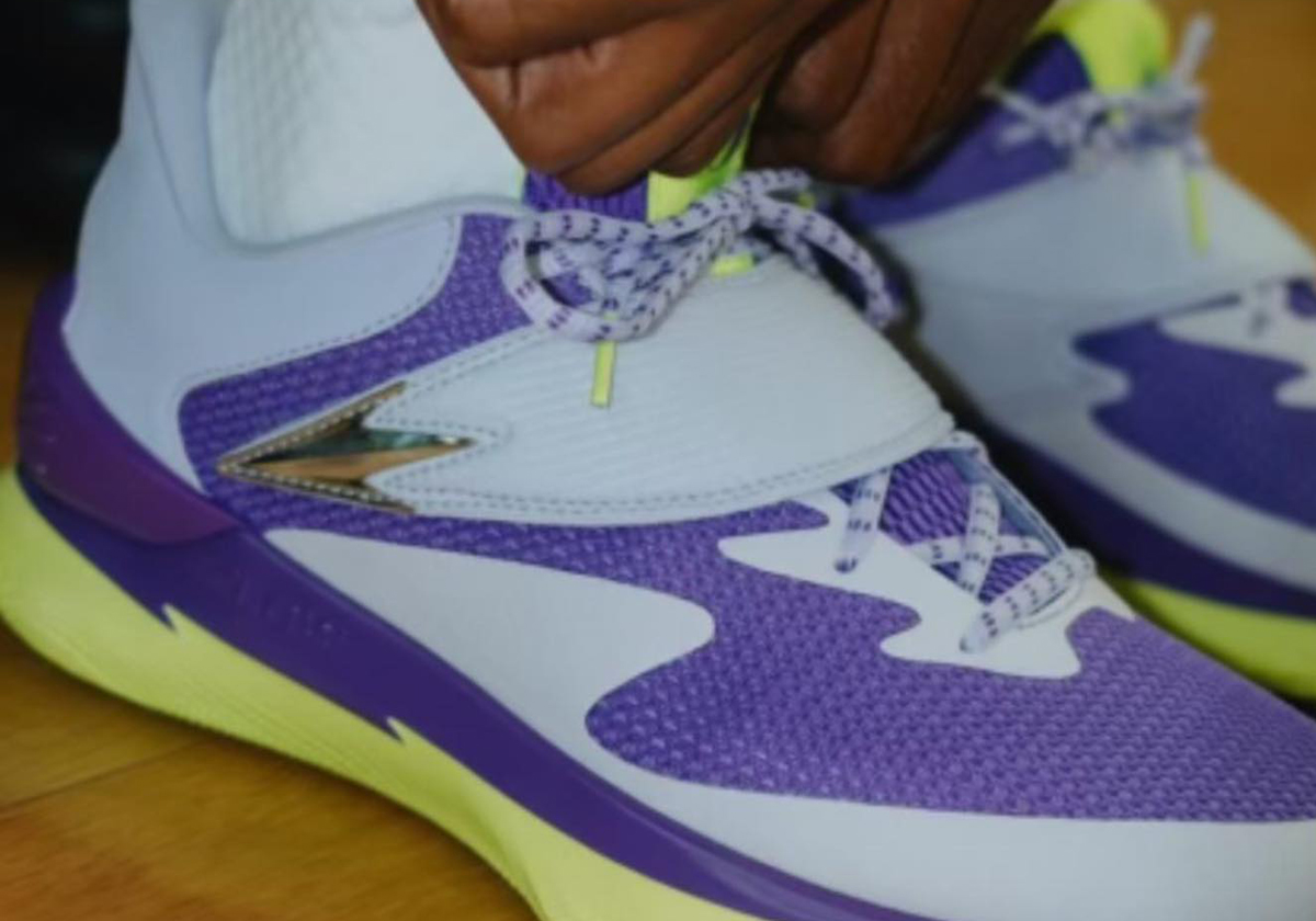 De'Aaron Fox Unveils A First Look At The Curry Fox 1