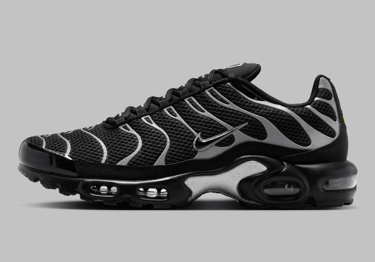 Nike Air Max Plus Reflective Black Metallic Silver Hq3029 001 2