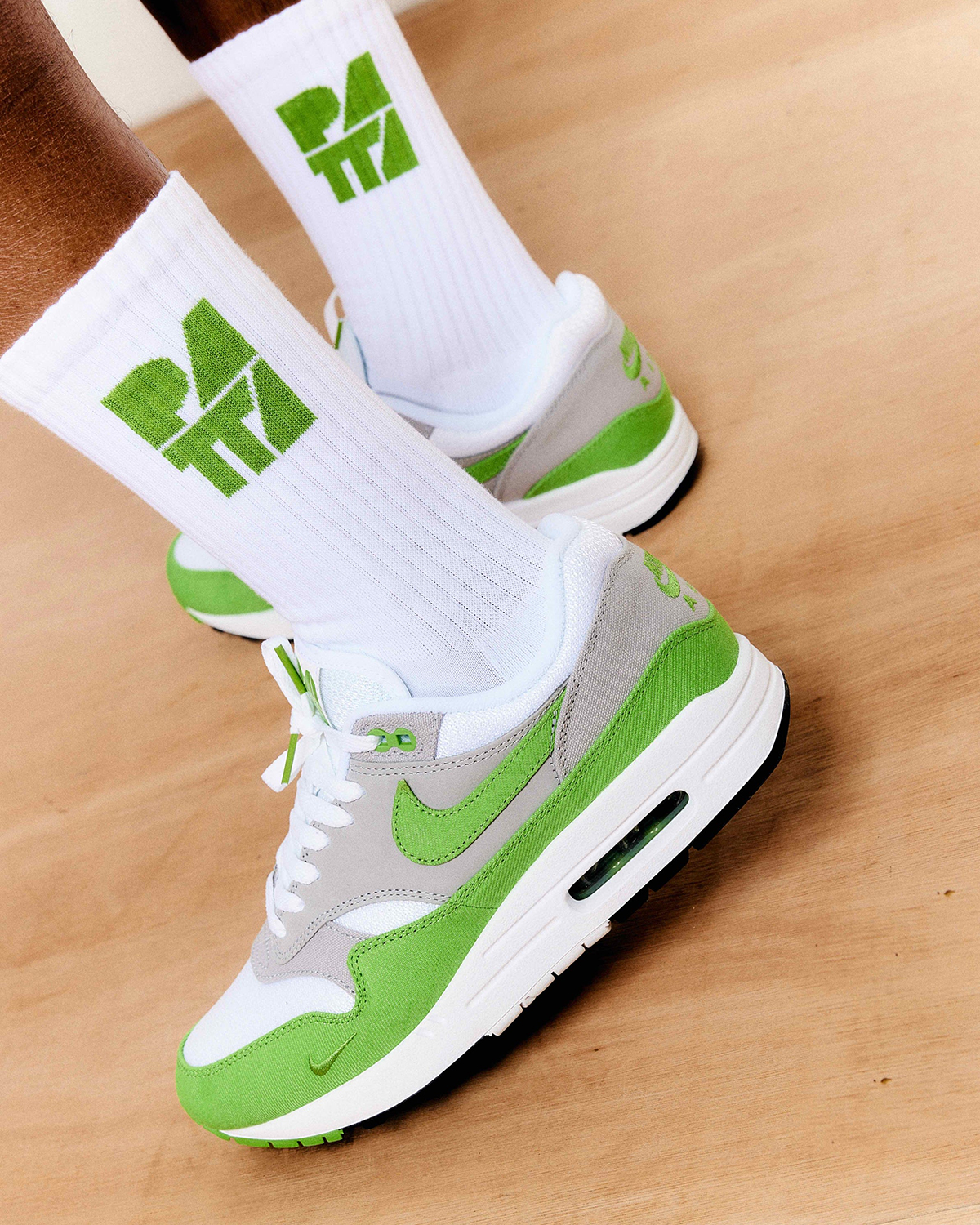 Patta Nike Air Max 1 Chlorophyll Hf1012 300 1