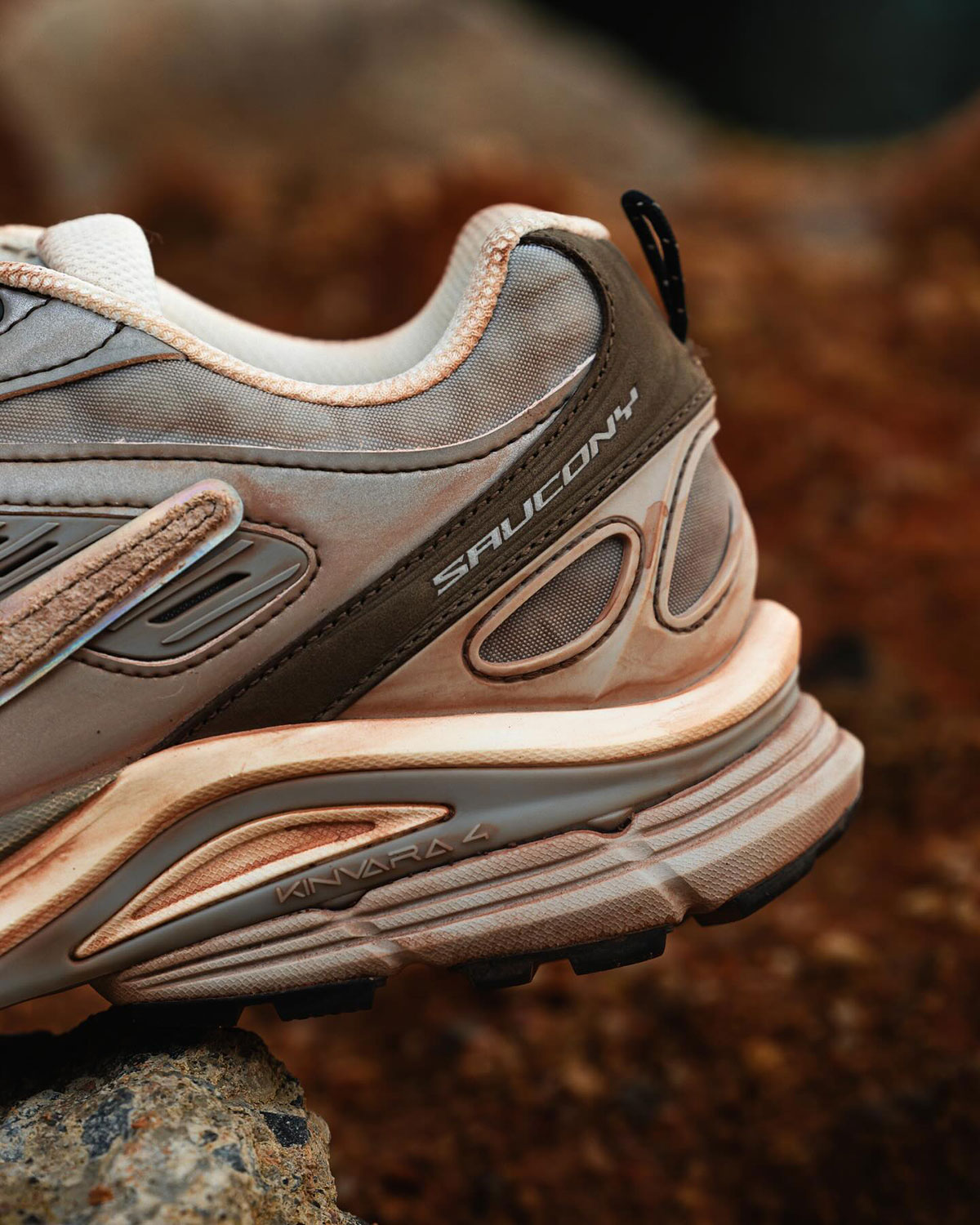 Costs Saucony Kinvara 4 Re Meteorite Sand 2